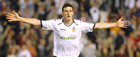 aduriz-arms-out490ai