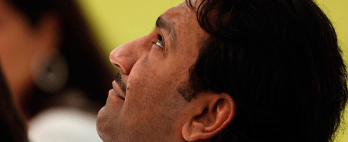 al-thani-looking-up490ai