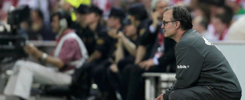 bielsa-crouching-touchline4