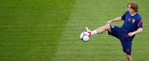modric-alone490ai