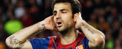 fabregas-hands-on-head490ai