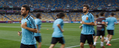 fabregas-warm-up490ai