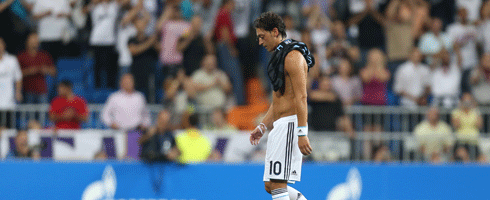 ozil-shirt-off490ai