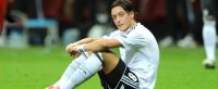 ozil-sitting490ai