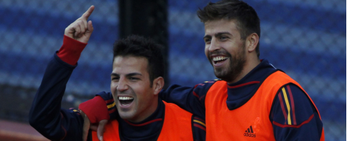 Pique-Fabregas-laugh490ai
