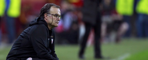 bielsa-kneeling490ai