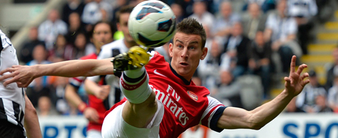 koscielny-kick490ai