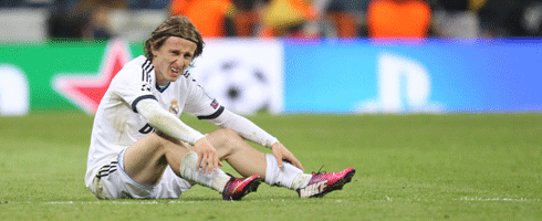 modric-on-floor490ai