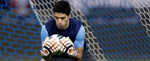 luis-suarez-goalkeeper490ai_1