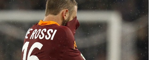 derossi-faceinhands490ai