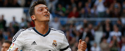 ozil-celebrates490ai