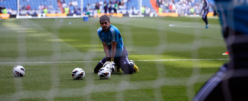casillas-warm-up490ai