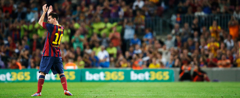 messi-applauds490ai