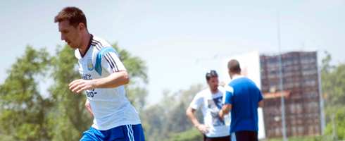 messi-training-alone490ai