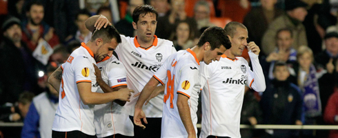 valencia-celebrate-again-goal490ai