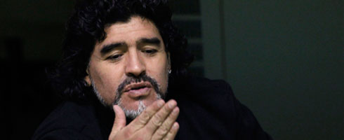 maradona-kiss-490ai
