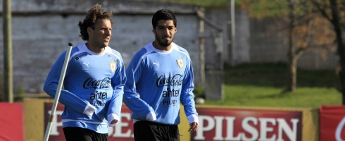 forlan-suarez-training490ai