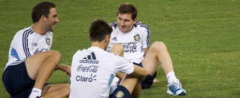 higuain-messi-argentinatraining490ai