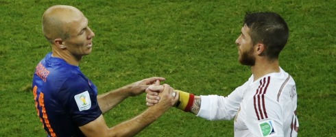 ramos-robben-embrace490ai