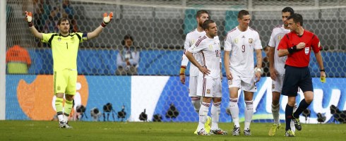 spain-netherlands-referee490ai