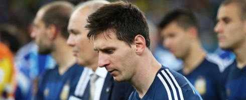 messi-down-argentina490ai