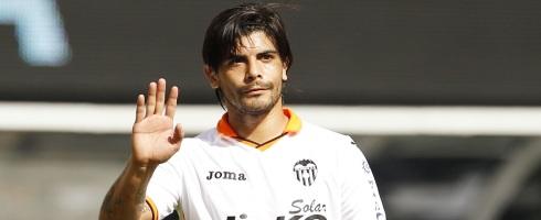 banega-hand490ai_0