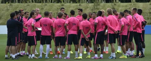 barca-group-pink490ai