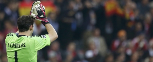 casillas-applaud490ai (2)