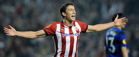 de-marcos-arms-wide-celebra