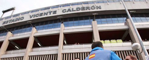 vicente-calderon-outside490