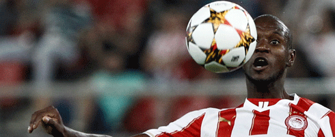 abidal-olympiacos-ball-clos
