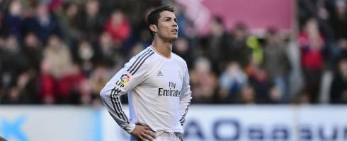 ronaldo-pose490ai_6