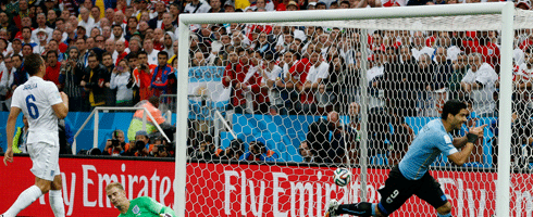 suarez-celebrates-england49