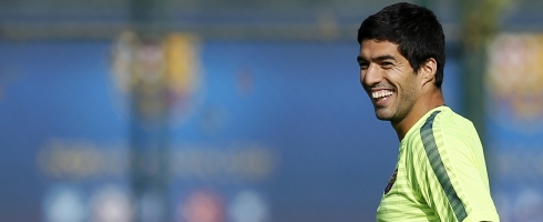 suarez-smile-green490ai