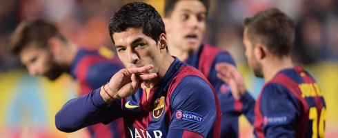 suarez-kiss-barca490ai