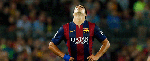 luis-suarez-looks-up490ai