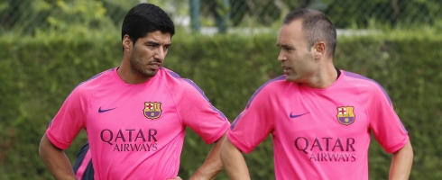 suarez-iniesta-pink490ai