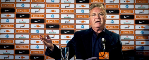 hiddink-presser490epa
