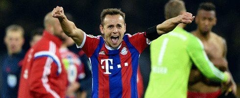 rafinha-celebrates490epa
