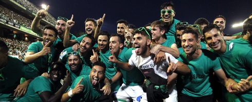 betis-group-celebrate490epa