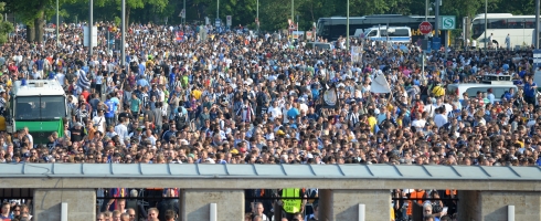 juve-barca-fans-clfinal490epa