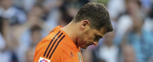 casillas-head-down490
