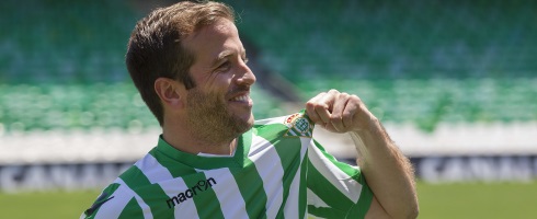 van-der-vaart-betis-badge490epa