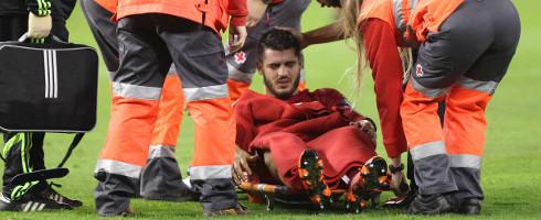 Morata-Spain-stretcher490epa