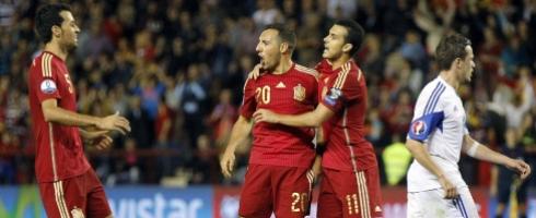 cazorla-celebrating-spain490epa