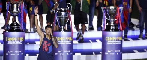 neymar-trophies490epa