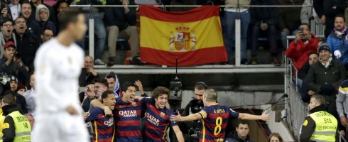 barca-celebrating-clasico490epa