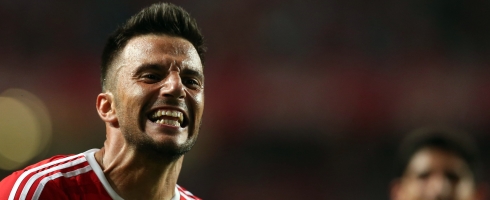 jimenez-celebrating-benfica490epa