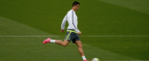 ronaldo-training-ball490epa