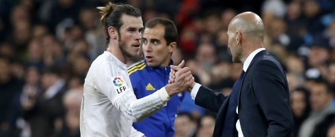 bale-zidane-handshake490epa
